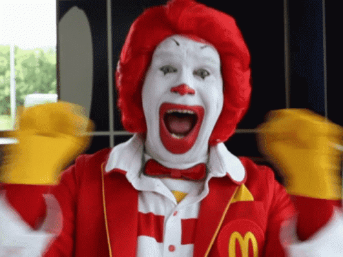 Ronald McDonald feliz com sua missão dentro do planejamento de marca do McDonald’s