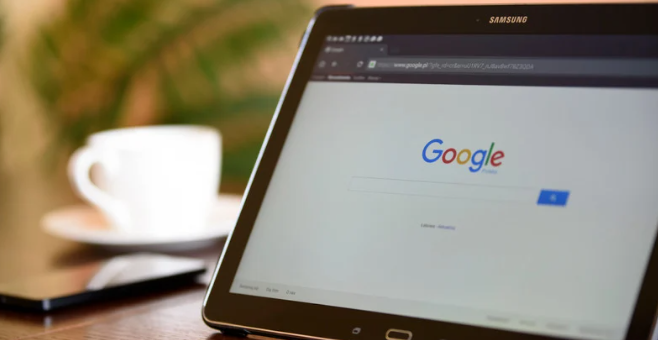 página do Google aberta no tablet, indicando que o usuário vai ser impactado pelo SEO para B2B